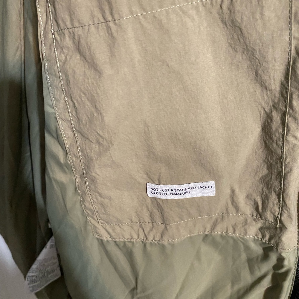 Closed quilted jacket - Picture 6 of 9